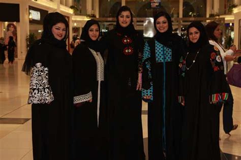 tim's journal: shopping for Abaya..