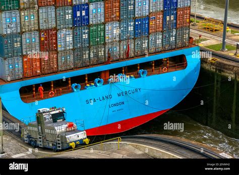 Close up of Panamax container cargo ship in the Panama Canal locks Stock Photo - Alamy