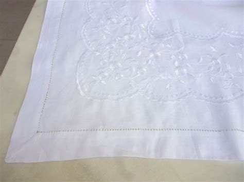 White embroidered tablecloth with satin stitch embroidery - Naxos Art