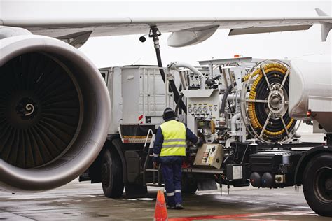 How To Conduct Safe Aircraft Refuel Servicing Operations | Aviation Pros