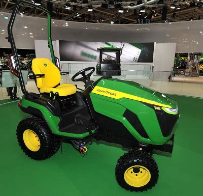 John Deere Showcases Futuristic Autonomous Electric Tractor | Equipment ...