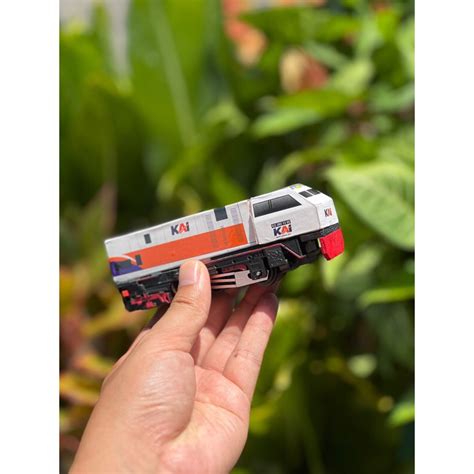 Jual Mainan Kereta Api Kayu || Lokomotif Cc203 Kai | Shopee Indonesia