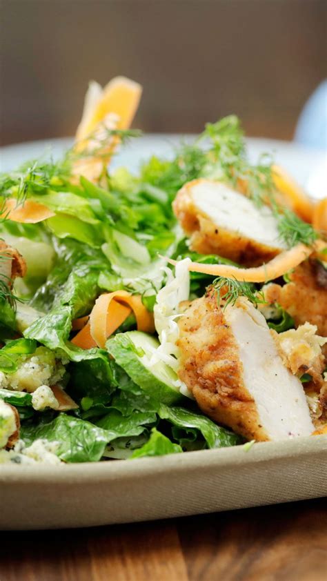 Fried Chicken Salad [Video] | Recipe in 2020 | Chicken salad recipes, Food recipes, Fried ...