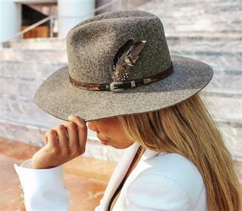 Feminine Finds: The Best Fedora Hats for Women