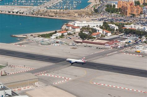 Airport von Gibraltar: Der wohl absurdeste Flughafen der Welt