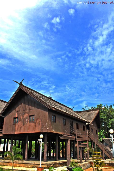 Gambar Gema Budaya Betang Rumah Adat Dayak Gambar di Rebanas - Rebanas