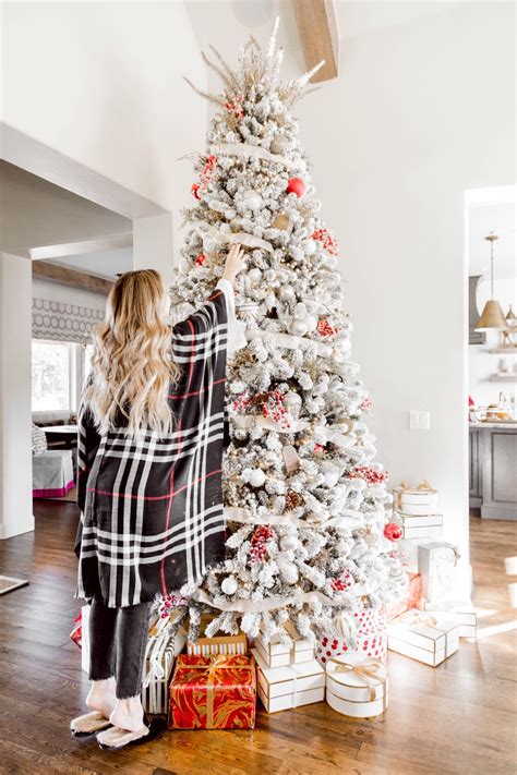 How to Decorate a Flocked Christmas Tree--5 Things you need to know ...