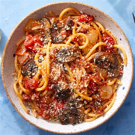 Recipe: Bucatini Pasta & Mushrooms with Calabrian Chile Tomato Sauce ...