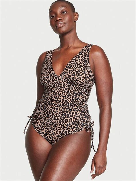 What's The Best Swimsuit Color For Dark Skin? Here's 17 Stunning Colors!