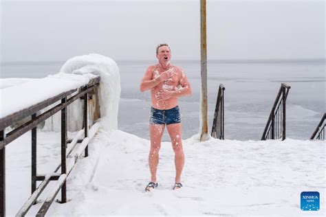 In pics: winter swimmers in Vladivostok, Russia-Xinhua