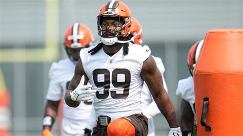 Za'Darius Smith excited to have 'hand in the dirt' with Browns, paired ...