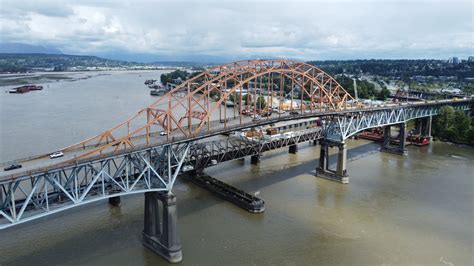 Avon River and the Bridge of Remembrance · Free Stock Photo