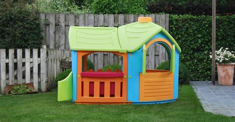 6 Best Children's Playhouses For Outdoor Fun! (2021 Review)