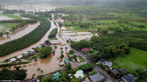 Drone footage shows extent of flooding across Hawaii | Daily Mail Online