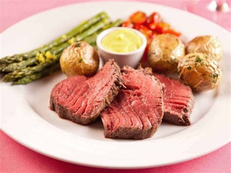 Chateaubriand Vs Filet Mignon: The Ideal Guide | Ramblersf.com