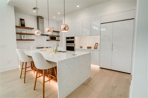 30+ Modern White Kitchen With Wood Accents – HomeDecorish