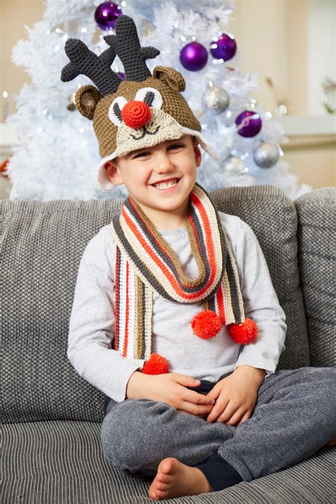 FREE PATTERN: Rudolph the Reindeer Hat and Scarf