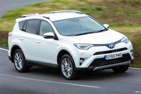 Toyota RAV4 (2013-2018) review - Practicality, comfort and boot space | Auto Express