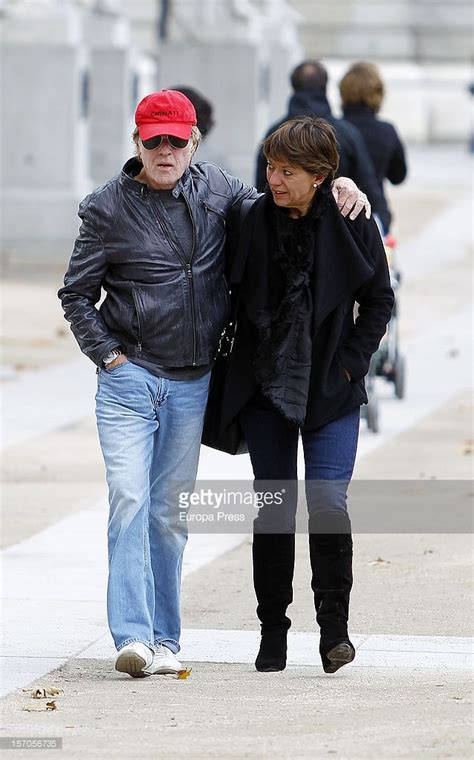 Robert Redford and his wife Sibylle Szaggars take in the tourist ...