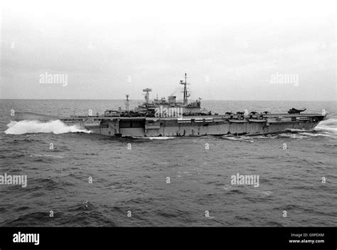 Aircraft carrier hms hermes hi-res stock photography and images - Alamy