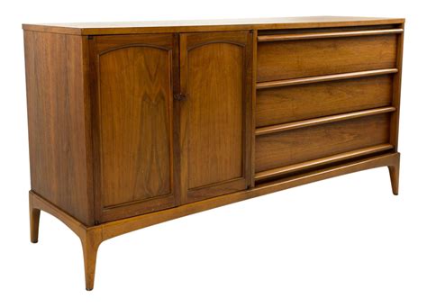 United Furniture Mid Century Walnut Sideboard Credenza, 60% OFF