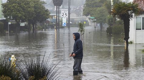 Entire community of Montecito under evacuation order amid floods