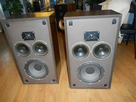 Can anyone id these speakers ??? — Polk Audio Forum