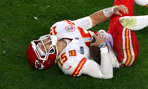 Chiefs QB Patrick Mahomes aggravates ankle injury in Super Bowl 57