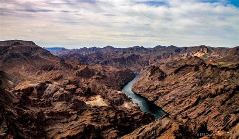 an aerial view of mountains, rivers and lakes in the middle of desert ...