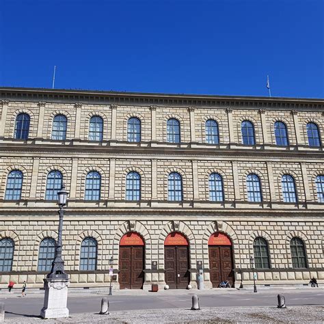 Residenz Entrance » Munich audio guide app » VoiceMap