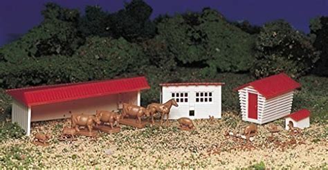 Bachmann 45152 HO Scale Farm Building With Animals Kit - Crazy Model Trains