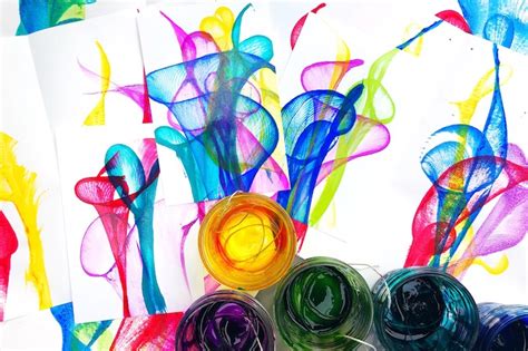 How to Make Captivating Pulled String Art - TinkerLab