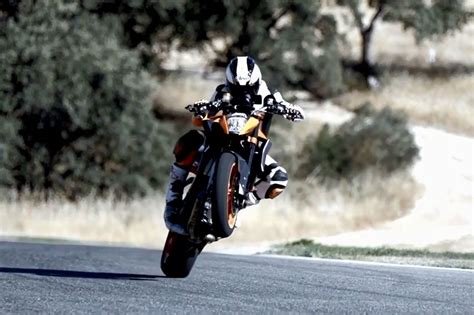 Video: Super Duke R 'makes more torque than any bike I'... | Visordown