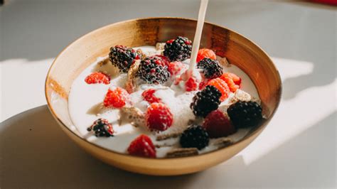 4 Breakfast Ideas That Keep You Satisfied Longer - Yoga Journal