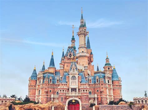 6 Amazing Disney Castles Around The World (Ranking) 2024