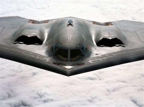 Top 10 Facts About The B-2 Spirit Stealth Bomber | Military Machine