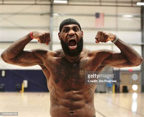 Lebron James Flex Photos and Premium High Res Pictures - Getty Images