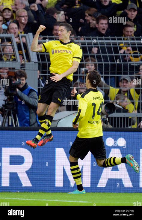 Robert lewandowski goal celebration hi-res stock photography and images ...