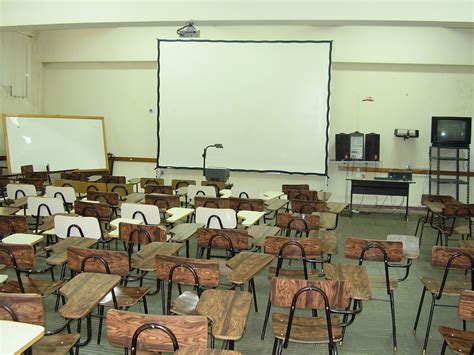 Archivo:Salón de clase de LICCOM.JPG - Wikipedia, la enciclopedia libre