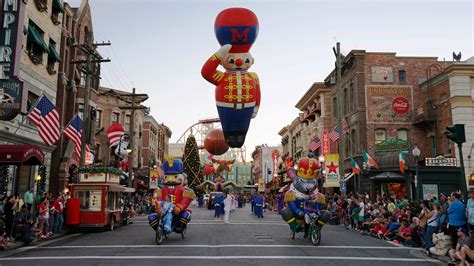 Universal's Holiday Parade Featuring Macy's 2017 at Universal Orlando