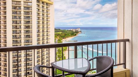 Waikiki Beach Restaurants | The Buffet at Hyatt