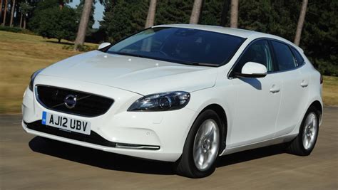 Volvo V40 D2 | Auto Express