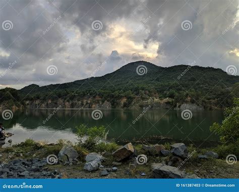 Beautiful Lake Sunset Scenery Stock Image - Image of mountain, cloudy ...