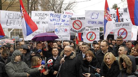 Kosovo Serbs protest Pristina’s tariff – Euractiv