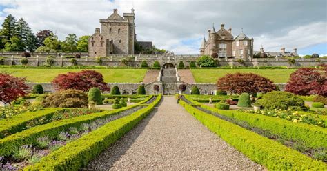 Top 10 Stunning Castles in Scotland to Visit (The UK) - 2024