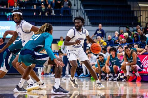 Moore drops 30, GS men's basketball cannot overcome UNCW - Grice Connect