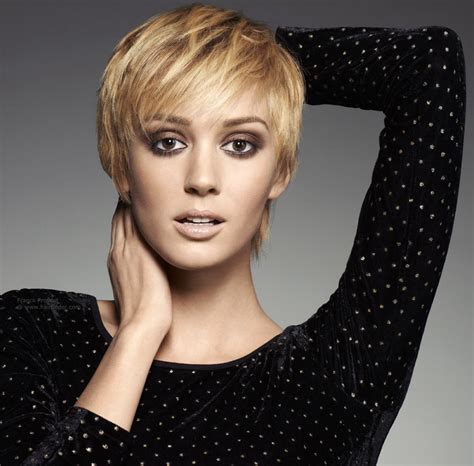 23 Cute Short Hairstyles (with Bangs) - Styles Weekly