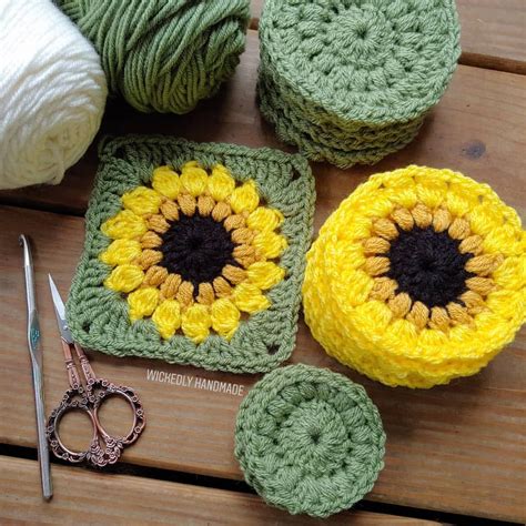 Sunflower Blanket in Progress 🌻 Do you love Sunflowers? 😊 . This Blanket is a special custom ...