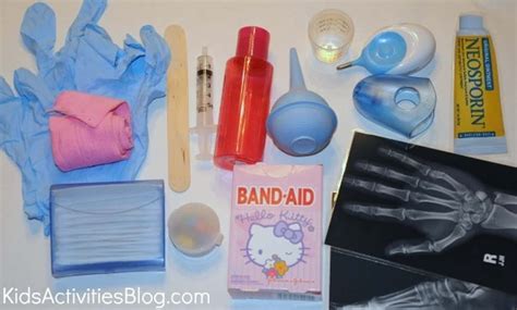 PRETEND PLAY: MAKE A PLAY DOCTOR’S KIT - Kids Activities | Playing ...