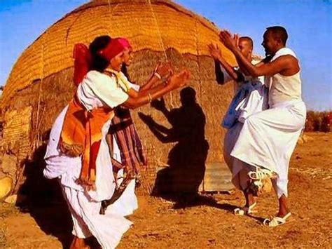 This is an aqal soomaali (AH-kahl so-MAH-lee), a portable | Somali ...